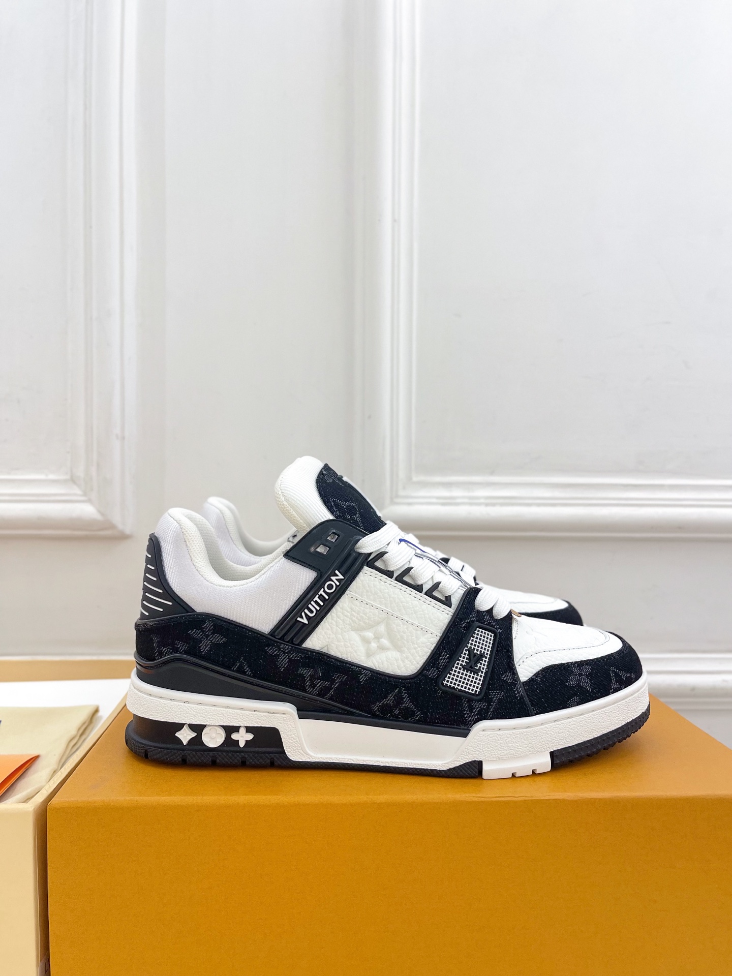 Louis Vuitton TRAINER series basketball shoes sports shoes