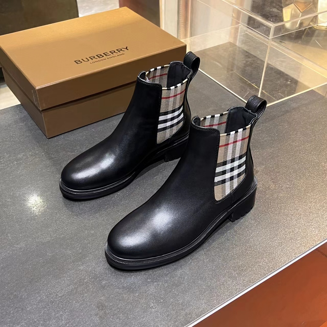 Burberry Chelsea boots