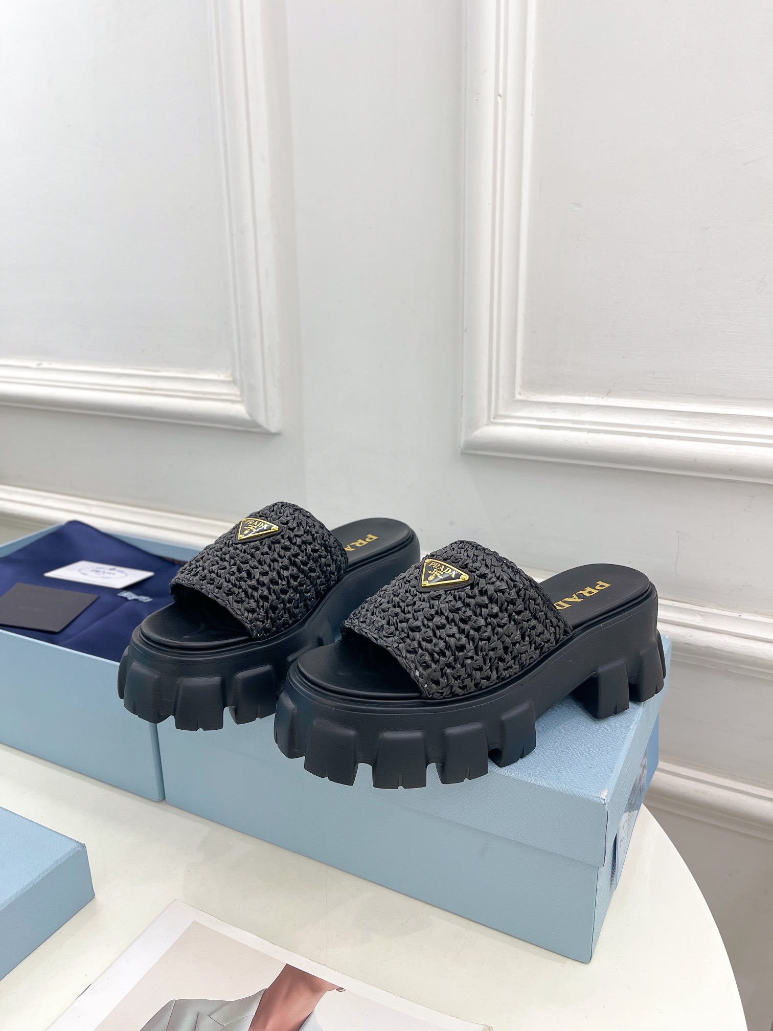 Prada counter runway style, early spring new item, thick soled Lafite grass woven slippers