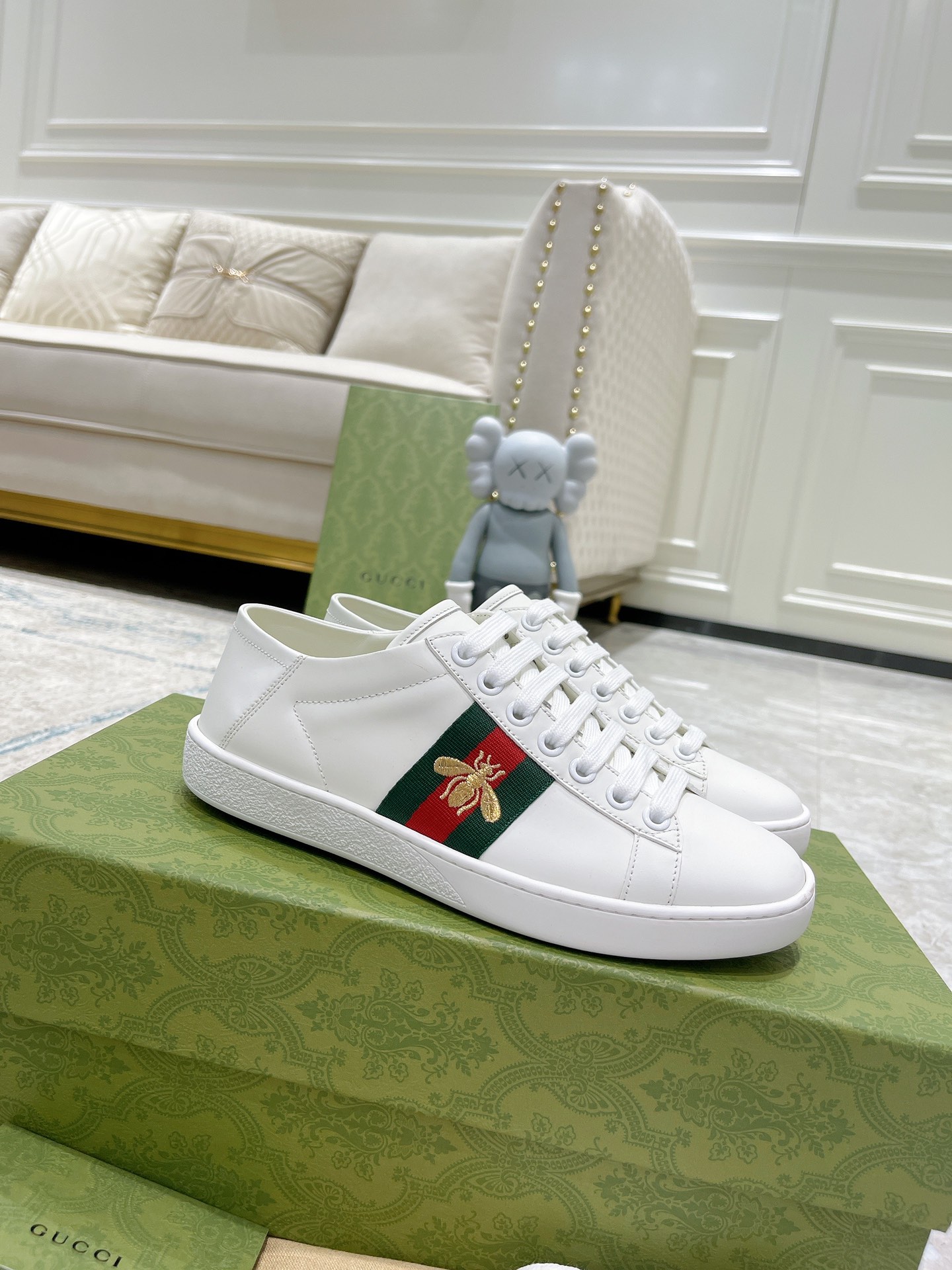 GUCCi classic sports lace up white shoes for couples